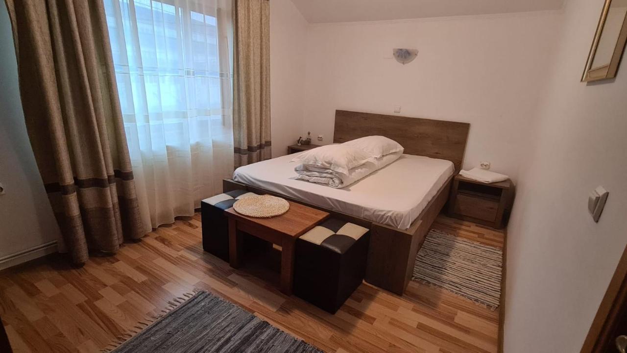 Hanul Ancutei Curtea de Argeş Exterior foto